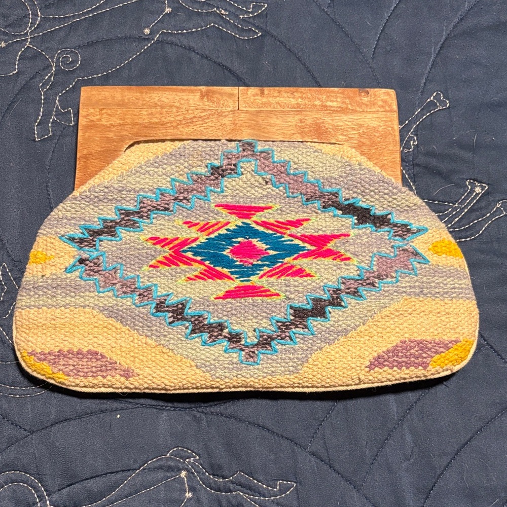Handwoven Southwestern Pattern Women’s Clutch - Multicolor